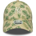 bezowa-czapka-z-zakrzywionym-daszkiem-regulowana-dla-kobiet-9twenty-all-over-print-tropical-new-york-yankees-mlb-od-new-era