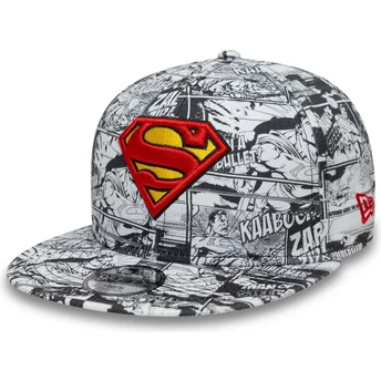 Svart platt snapback-keps för barn 9FIFTY All Over Print Superman DC Comics från New Era