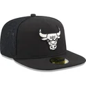 czarna-dopasowana-czapka-z-plaskim-daszkiem-59fifty-day-a-frame-chicago-bulls-nba-new-era
