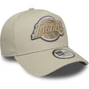 beige-bojd-snapback-keps-med-beige-e-frame-tonal-outline-logotyp-av-los-angeles-lakers-nba-fran-new-era