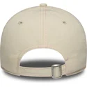 beige-justerbar-bojd-keps-for-kvinnor-med-rosa-logga-9twenty-contrast-stitch-new-york-yankees-mlb-fran-new-era