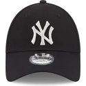 svart-bojd-justerbar-keps-for-dam-9forty-metallic-logo-fran-new-york-yankees-mlb-av-new-era