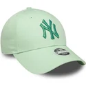 casquette-courbee-verte-ajustable-pour-femme-avec-logo-vert-9forty-metallic-logo-new-york-yankees-mlb-new-era