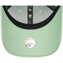 casquette-courbee-verte-ajustable-pour-femme-avec-logo-vert-9forty-metallic-logo-new-york-yankees-mlb-new-era