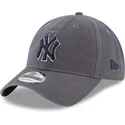 szara-regulowana-czapka-z-zakrzywionym-daszkiem-z-niebieskim-logo-9twenty-core-classics-new-york-yankees-mlb-new-era