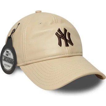 Gorra curva beige ajustable con logo marrón 9TWENTY Leather de New York Yankees MLB de New Era