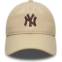 bojd-beige-justerbar-keps-med-brunt-logo-9twenty-leather-fran-new-york-yankees-mlb-av-new-era
