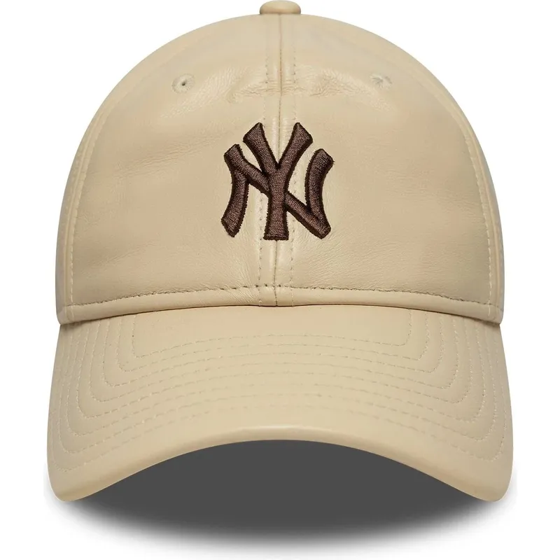 bojd-beige-justerbar-keps-med-brunt-logo-9twenty-leather-fran-new-york-yankees-mlb-av-new-era