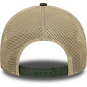 brazowo-zielona-czapka-trucker-a-frame-z-naszywka-zwierzeca-z-bawolem-marki-new-era