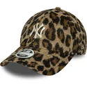 damska-czapka-z-daszkiem-w-panterke-regulowana-9forty-cosy-animal-new-york-yankees-mlb-od-new-era