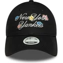 czarna-zakrzywiona-regulowana-czapka-dla-kobiet-9forty-floral-script-new-york-yankees-mlb-od-new-era