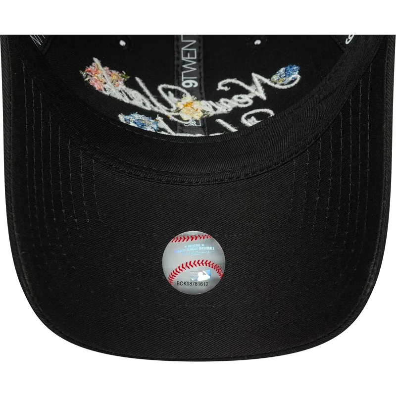 schwarze-gebogene-verstellbare-damenkappe-9forty-floral-script-der-new-york-yankees-mlb-von-new-era