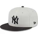 casquette-plate-beige-et-noire-ajustee-59fifty-clr-dvlp-new-york-yankees-mlb-new-era