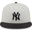 casquette-plate-beige-et-noire-ajustee-59fifty-clr-dvlp-new-york-yankees-mlb-new-era