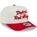 casquette-courbee-beige-et-rouge-snapback-9fifty-a-frame-chainstitch-detroit-red-wings-nhl-new-era