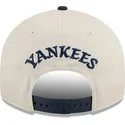 bezowo-granatowa-czapka-z-daszkiem-snapback-9fifty-retro-crown-scatter-new-york-yankees-mlb-od-new-era