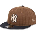 regulowana-czapka-z-prostym-daszkiem-w-kolorze-brazowym-i-granatowym-9fifty-retro-crown-wool-pinstripe-new-york-yankees-mlb-od-n