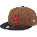 braune-und-marineblaue-verstellbare-flache-kappe-9fifty-retro-crown-wool-pinstripe-der-atlanta-braves-mlb-von-new-era