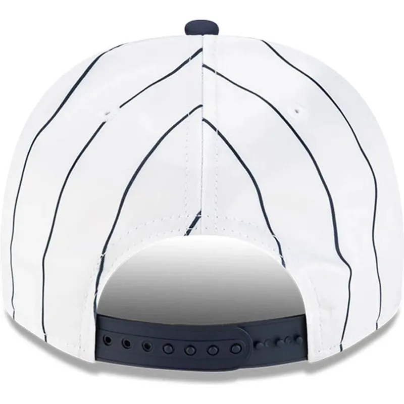 weisse-und-marineblaue-gebogene-snapback-kappe-9fifty-a-frame-satin-pinstripe-der-boston-red-sox-mlb-von-new-era