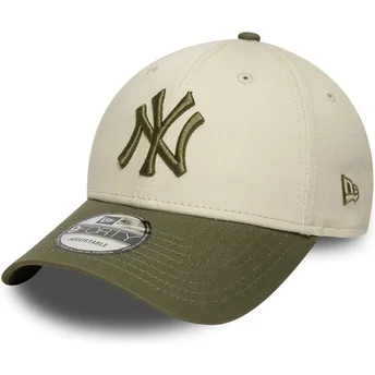 Verstellbare 9FORTY Side Patch Kappe in Beige und Grün der New York Yankees MLB von New Era