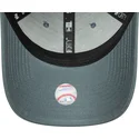 gra-justerbar-bojd-keps-med-gra-logotyp-9forty-league-essential-new-york-yankees-mlb-fran-new-era
