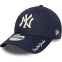 justerbar-marinbla-bojd-keps-9forty-visor-script-new-york-yankees-mlb-fran-new-era