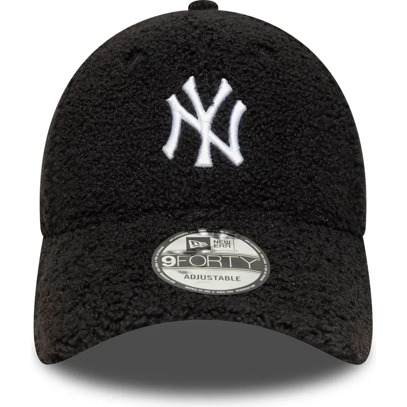 svart-bojd-justerbar-keps-9forty-winter-borg-fran-new-york-yankees-mlb-av-new-era