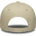 beige-gebogener-snapback-9forty-e-frame-side-patch-kappe-der-new-york-yankees-mlb-von-new-era