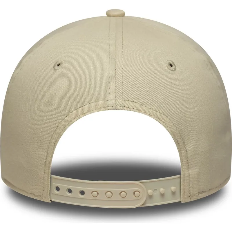 beige-gebogener-snapback-9forty-e-frame-side-patch-cap-der-new-york-yankees-mlb-von-new-era