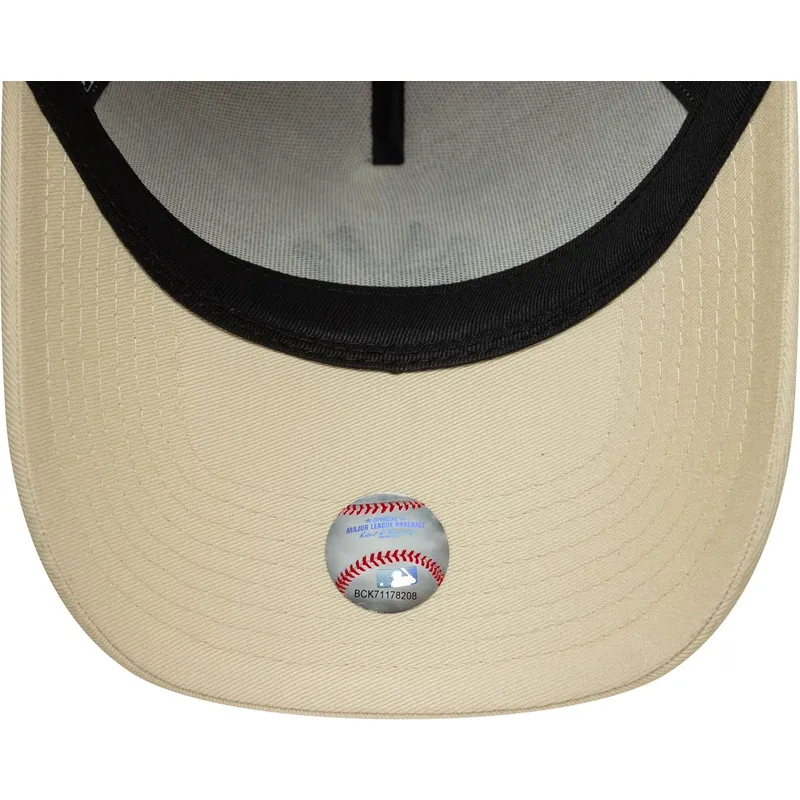 czapka-z-daszkiem-bezowa-snapback-9forty-e-frame-side-patch-new-york-yankees-mlb-new-era