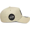 czapka-z-daszkiem-bezowa-snapback-9forty-e-frame-side-patch-new-york-yankees-mlb-new-era