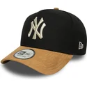 schwarze-und-braune-snapback-kappe-9forty-e-frame-suede-visor-der-new-york-yankees-mlb-von-new-era