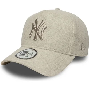 Beige böjd keps snapback med beige logotyp 9FORTY E Frame Melton från New York Yankees MLB av New Era
