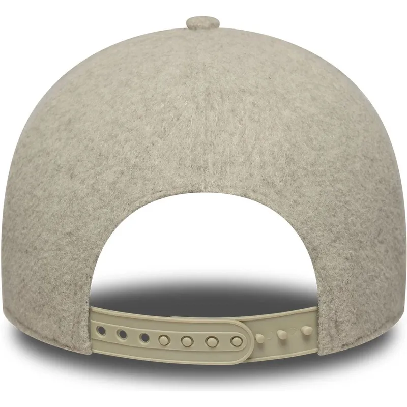 beige-gebogene-snapback-kappe-mit-beige-logo-9forty-e-frame-melton-der-new-york-yankees-mlb-von-new-era