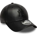 czarna-czapka-z-zakrzywionym-daszkiem-typu-snapback-z-czarnym-logo-9forty-m-crown-pu-new-york-yankees-mlb-od-new-era