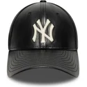 casquette-courbee-noire-ajustable-9forty-m-crown-img-leather-new-york-yankees-mlb-new-era
