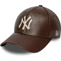 braune-verstellbare-curved-cap-9forty-m-crown-img-leather-der-new-york-yankees-mlb-von-new-era