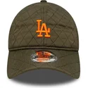 verstellbare-grune-kappe-mit-gebogenem-schirm-und-orangefarbenem-logo-9twenty-quilted-von-los-angeles-dodgers-mlb-von-new-era
