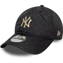 czarna-zakrzywiona-czapka-z-regulacja-i-bezowym-logo-9twenty-quilted-new-york-yankees-mlb-od-new-era