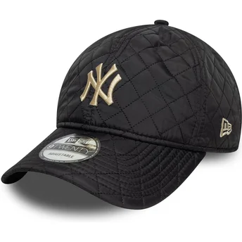 Schwarze verstellbare Kappe mit gebogenem Schirm und beigem Logo 9TWENTY Quilted der New York Yankees MLB von New Era