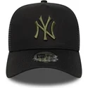 schwarze-trucker-kappe-mit-grunem-logo-a-frame-league-essential-der-new-york-yankees-mlb-von-new-era