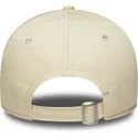 beige-verstellbare-damenkappe-mit-gebogenem-schirm-und-rosa-logo-9forty-league-essential-der-new-york-yankees-mlb-von-new-era