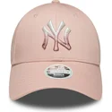 verstellbare-rosa-damen-cap-mit-gebogenem-schirm-9forty-metallic-logo-der-new-york-yankees-mlb-von-new-era