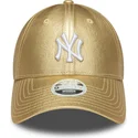 new-era-new-york-yankees-mlb-9forty-metallic-verstellbare-damenkappe-mit-gebogenem-schirm-in-gold