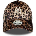 casquette-courbee-leopard-ajustable-pour-femme-9forty-lion-velour-new-york-yankees-mlb-new-era