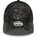 new-era-new-york-yankees-mlb-9twenty-worn-pu-verstellbare-schwarze-damenkappe-mit-gebogenem-schirm-und-schwarzem-logo