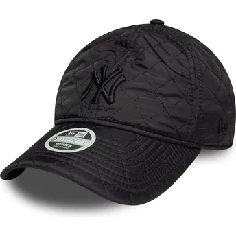 Schwarze verstellbare Damen-Cap mit gebogenem Schirm und schwarzem Logo, 9TWENTY Padded von New York Yankees MLB von New Era.