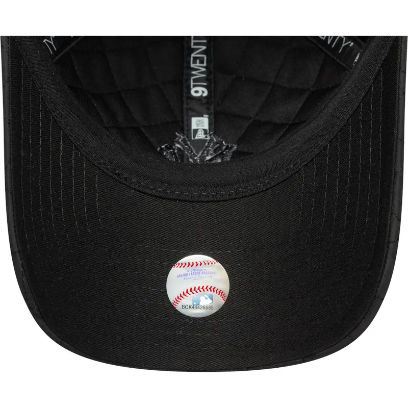 schwarze-verstellbare-damenkappe-mit-gebogenem-schirm-und-schwarzem-9twenty-padded-logo-der-new-york-yankees-mlb-von-new-era