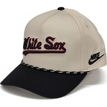 Beige und schwarze gebogene Snapback-Kappe Rise Structured der Chicago White Sox MLB von Nike