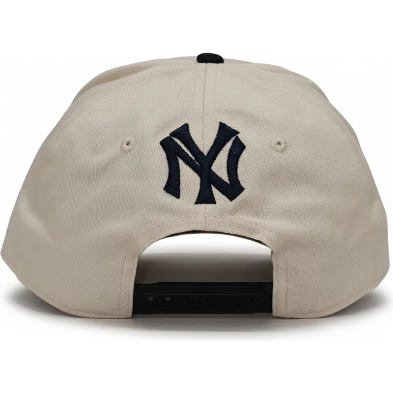 beige-och-svart-bojd-keps-snapback-rise-structured-new-york-yankees-mlb-fran-nike